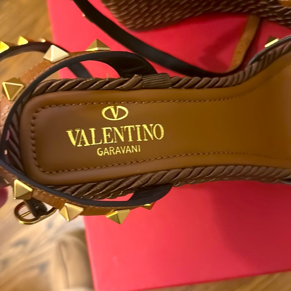 Valentino Garavani Brown and Yellow Studded Heels - Picture 9 of 11
